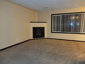 4010 Westover Rd SE-Unit -4 in Cedar Rapids, IA - Foto de edificio - Building Photo