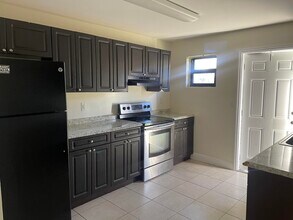 2830 Avenue S in Riviera Beach, FL - Building Photo - Building Photo