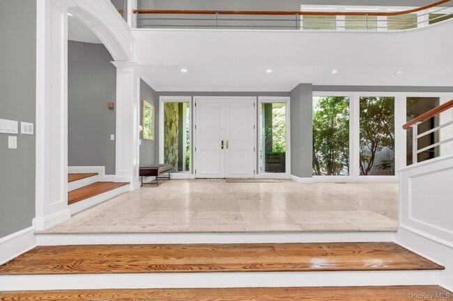 5 Coachman's Ct in Old Westbury, NY - Building Photo - Building Photo