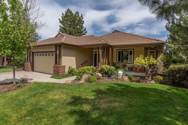 property at 3106 NW Golf View Dr