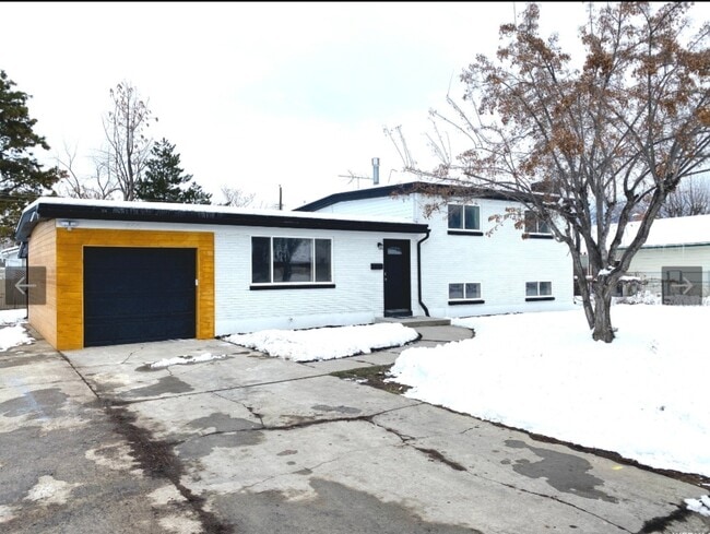 455 E Mountain View Dr photo'