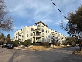 4040 N Hall St in Dallas, TX - Building Photo