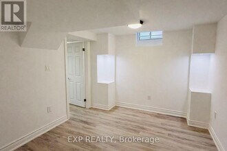 135 Warren Bradley St in Markham, ON - Building Photo - Building Photo