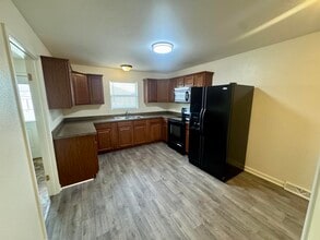 1824 Kansas Ave in Joplin, MO - Building Photo - Building Photo