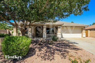 98 E Clairidge Dr in San Tan Valley, AZ - Building Photo