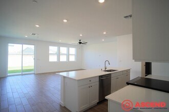 3316 Laurel Hl Ln in Shafter, CA - Building Photo - Building Photo