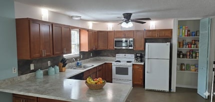 152 Fenimore Ln in Palm Coast, FL - Foto de edificio - Building Photo