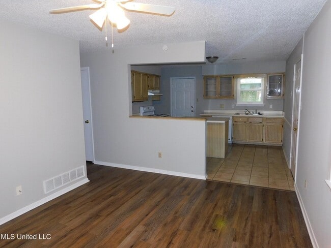 6455 Heather Rd in Horn Lake, MS - Foto de edificio - Building Photo