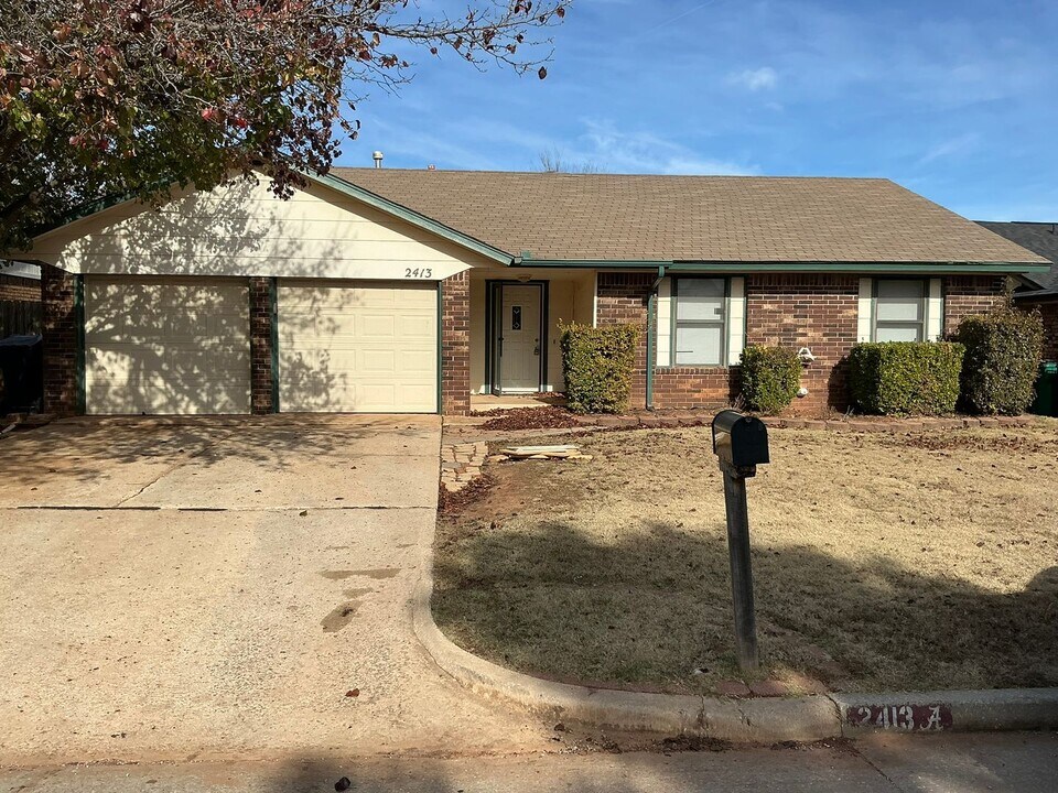 2413 SW 103rd Terrace in Oklahoma City, OK - Building Photo