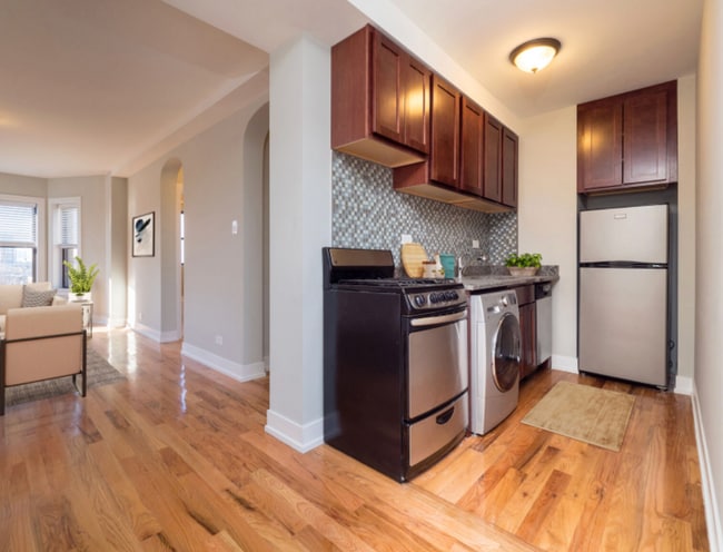 555 W Arlington Pl, Unit 512 in Chicago, IL - Foto de edificio - Building Photo