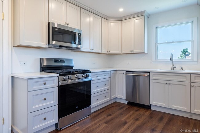 107 Woodside Ave in Harrison, NY - Building Photo - Building Photo