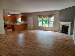 24463 Tufton St in Plainfield, IL - Foto de edificio - Building Photo