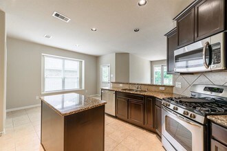 202 Black Swan Pl in Magnolia, TX - Building Photo - Building Photo