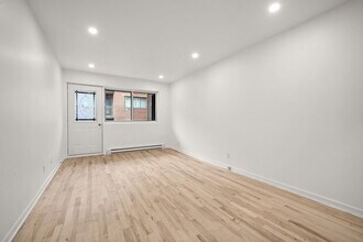 Le Camelia in Montréal, QC - Building Photo - Building Photo