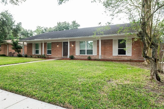 property at 5407 Rutherglenn Dr