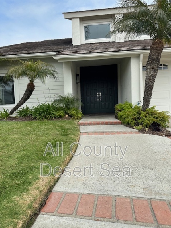 17962 Wellbank Ln in Huntington Beach, CA - Building Photo - Building Photo