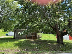 38 Lower Glady Fork Rd in Candler, NC - Building Photo - Building Photo