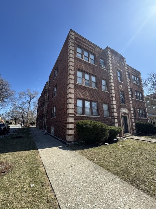 239 E 108th St in Chicago, IL - Building Photo