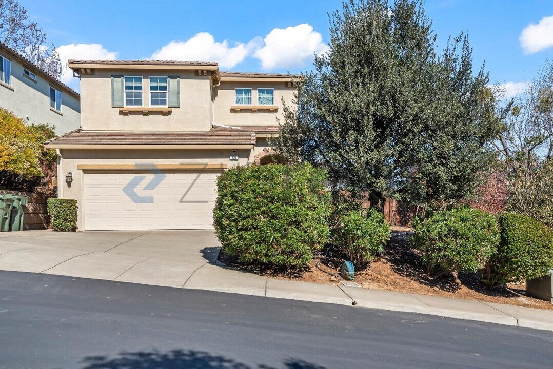 205 Blum View Dr in Martinez, CA - Foto de edificio