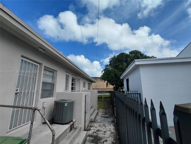 640 NW 77th St in Miami, FL - Building Photo - Building Photo