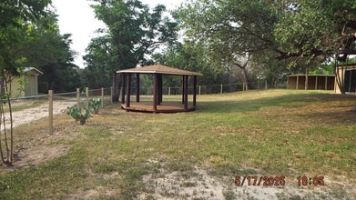 13787 Macdona Lacoste Rd in Atascosa, TX - Building Photo - Building Photo