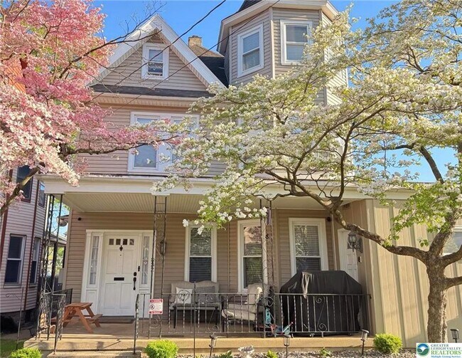 832 Spring Garden St in Easton, PA - Building Photo - Building Photo
