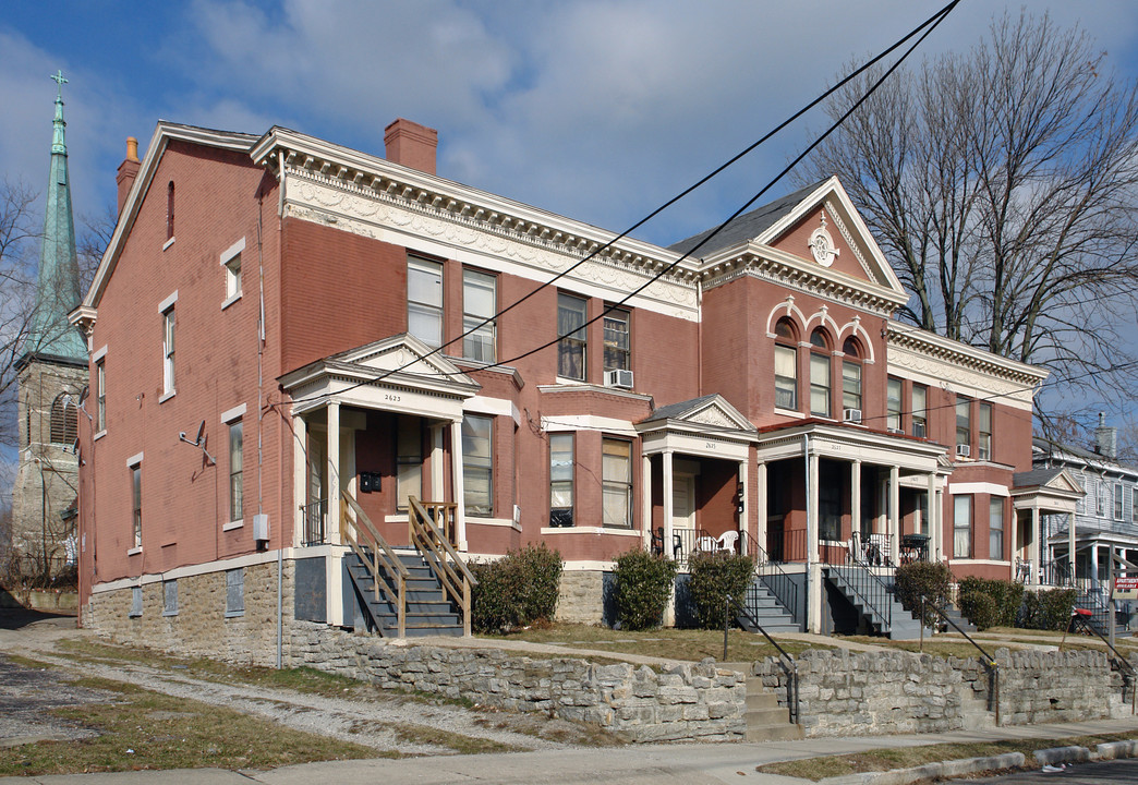 2623 Kemper Ln in Cincinnati, OH - Building Photo