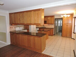 7 Bannister Ct in Poquoson, VA - Building Photo - Building Photo