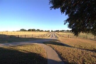 2208 Beau W Ct in Granbury, TX - Building Photo - Building Photo