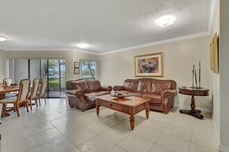 5901 Camino Del Sol in Boca Raton, FL - Building Photo - Building Photo
