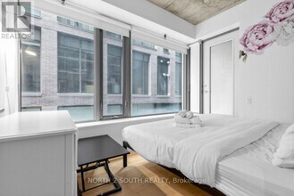 95 Bathurst St in Toronto, ON - Building Photo - Building Photo