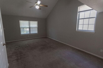 5569 Pinehurst Ln in Columbia, MO - Building Photo - Building Photo