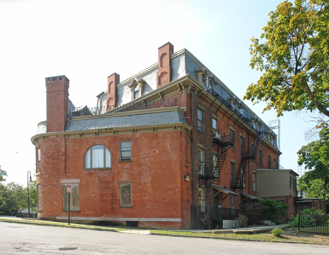 Harlow Apartments in Poughkeepsie, NY - Building Photo - Building Photo