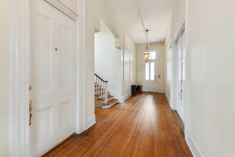 1631 Esplanade Ave in New Orleans, LA - Foto de edificio - Building Photo