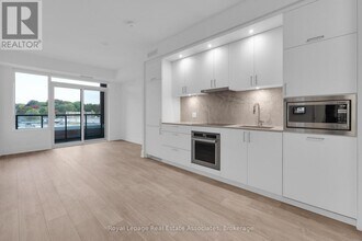 259 The Kingsway in Toronto, ON - Building Photo - Building Photo