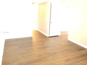 2831 N Oakland Forest Dr-Unit -214 in Oakland Park, FL - Building Photo - Building Photo