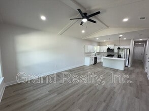 5141 W Spencer Field Rd in Pace, FL - Foto de edificio - Building Photo