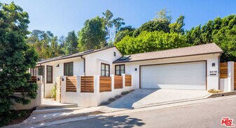 3279 Ledgewood Dr in Los Angeles, CA - Building Photo