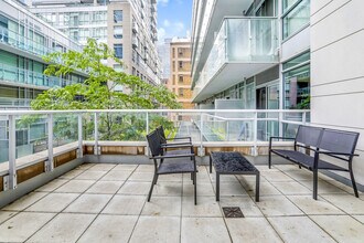 150 Simcoe St in Toronto, ON - Building Photo - Building Photo