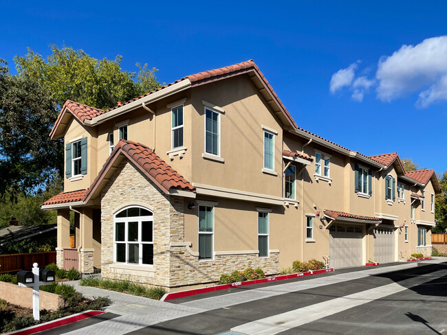 Coral Homes Duplexes in Walnut Creek, CA - Foto de edificio - Building Photo