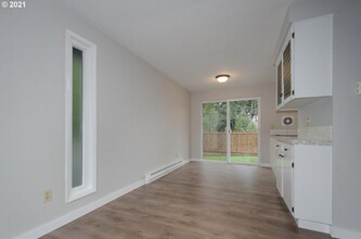 6112 NE Hazel Dell Ave in Vancouver, WA - Foto de edificio - Building Photo