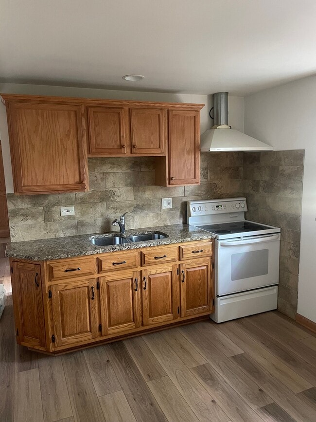 8285 Archer Ave in Willow Springs, IL - Building Photo - Building Photo