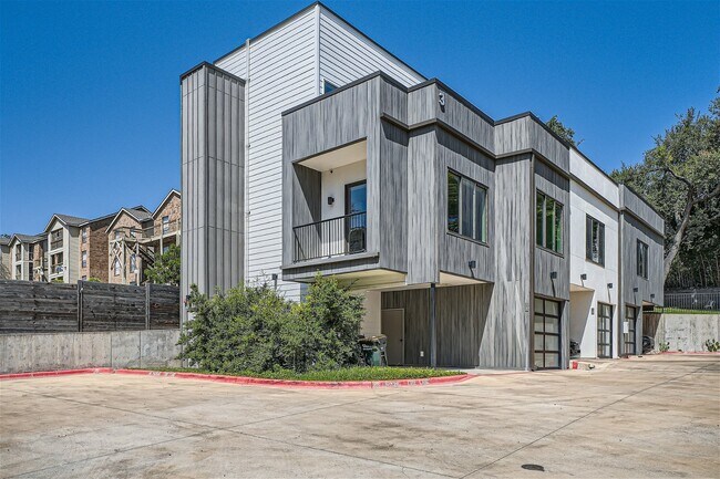 property at 2804 S 1st St