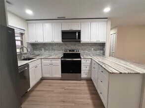 7020 Wentworth Way in New Port Richey, FL - Building Photo - Building Photo