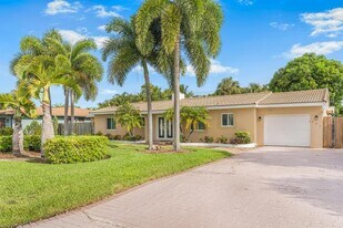 724 NE 2nd St in Pompano Beach, FL - Building Photo