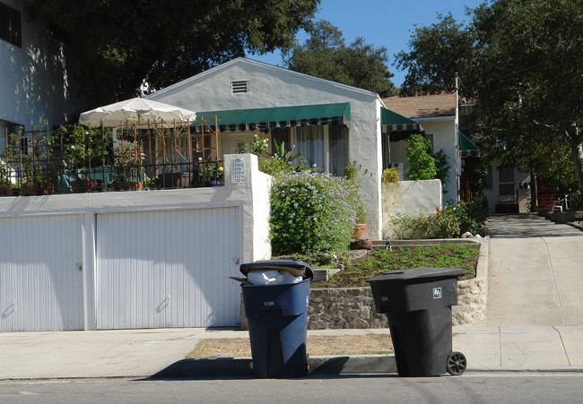 2331 Florencita Ave in Montrose, CA - Foto de edificio - Building Photo