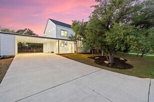 22218 Briarcliff Dr in Briarcliff, TX - Building Photo