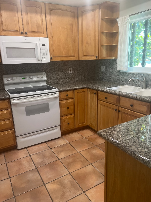 12102 Rancho Bernardo Rd in San Diego, CA - Building Photo - Building Photo