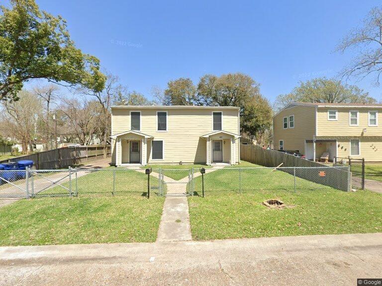 1228 3rd St N in Texas City, TX - Foto de edificio