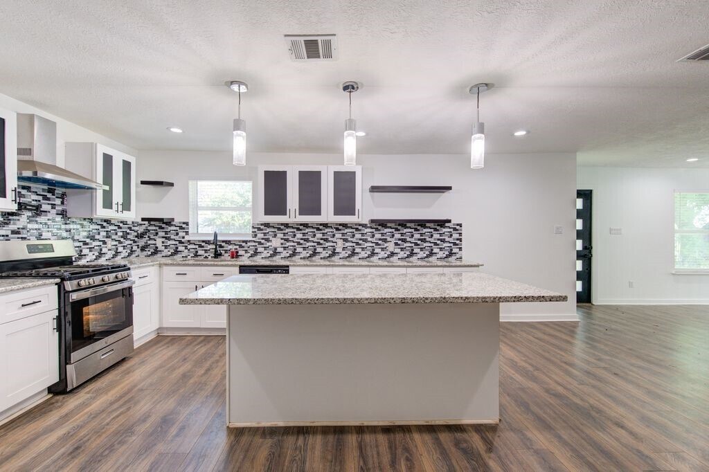 5906 Hilary St in Houston, TX - Building Photo